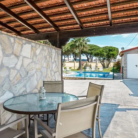 Magnolia A - Solo Familias Kır Evi